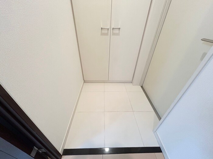 物件内観写真16　(玄関)