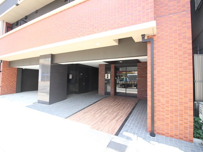 物件外観写真4　(エントランス部分)