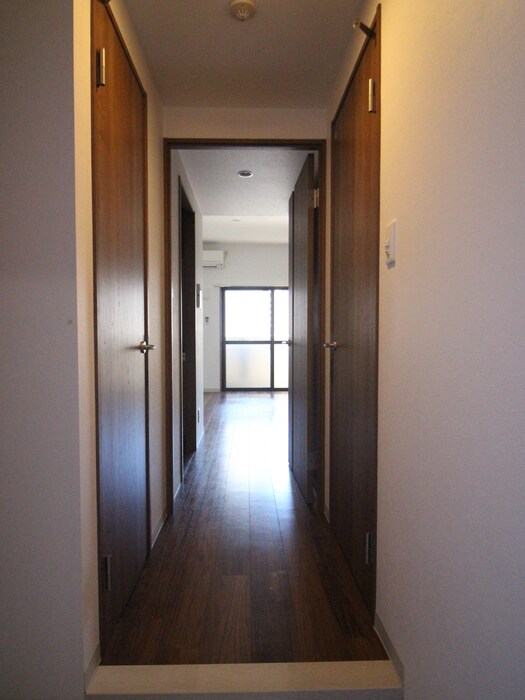物件内観写真12　(廊下)