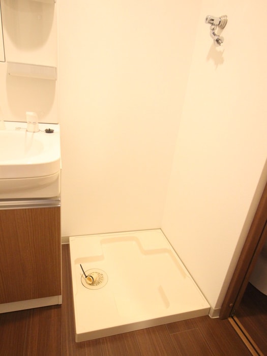 物件内観写真16　(洗濯機置場)