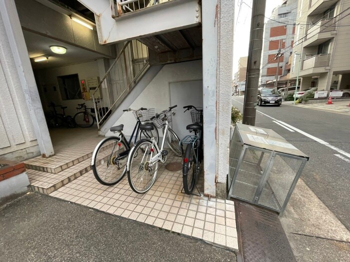 物件外観写真3　(駐輪場)