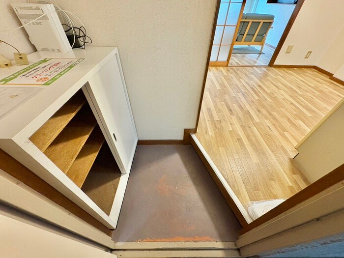 物件内観写真16　(玄関)