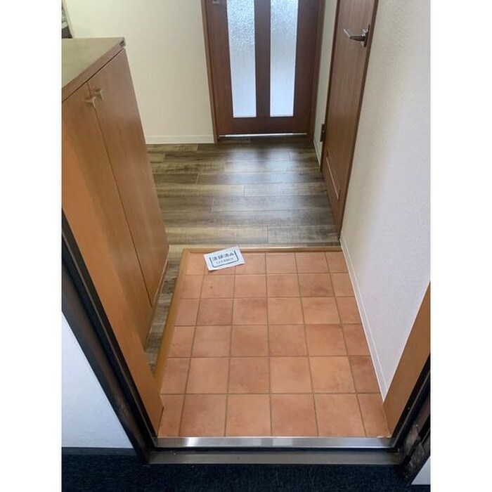 物件内観写真13　(玄関)