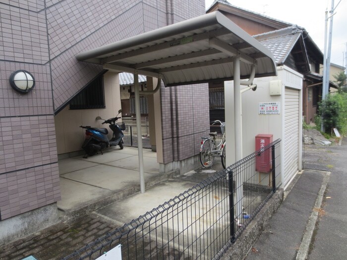物件外観写真4　(駐輪場)