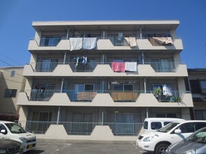 ハイツ枇杷島（１Ｆ～３Ｆ）外観写真