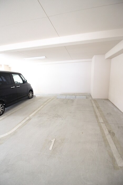 物件外観写真3　(駐車場)