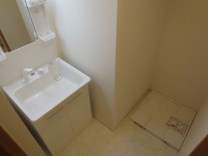 物件内観写真11　(洗濯機置場)