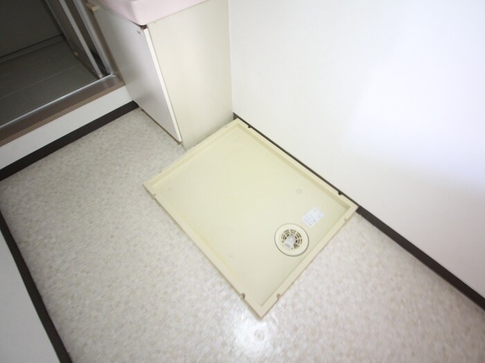 物件内観写真12　(洗濯機置場)