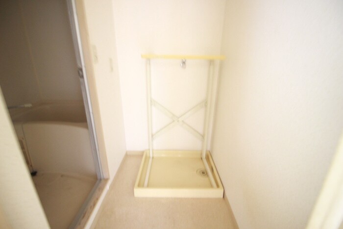 物件内観写真16　(洗濯機置場)