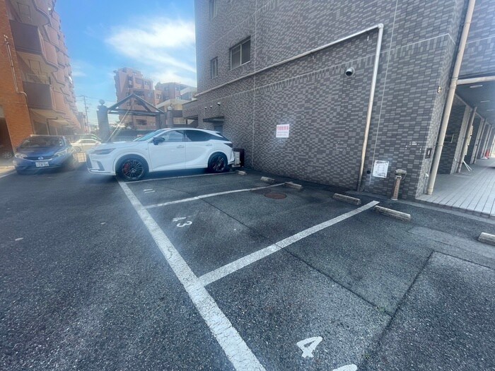 物件外観写真6　(駐車場)