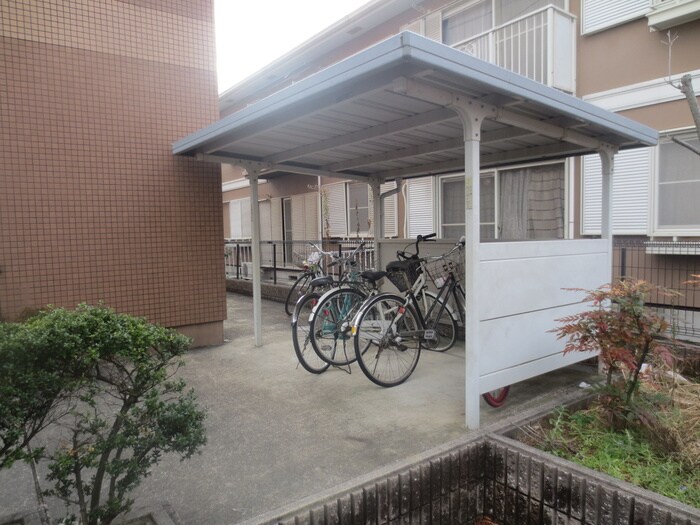 物件外観写真2　(駐輪場)