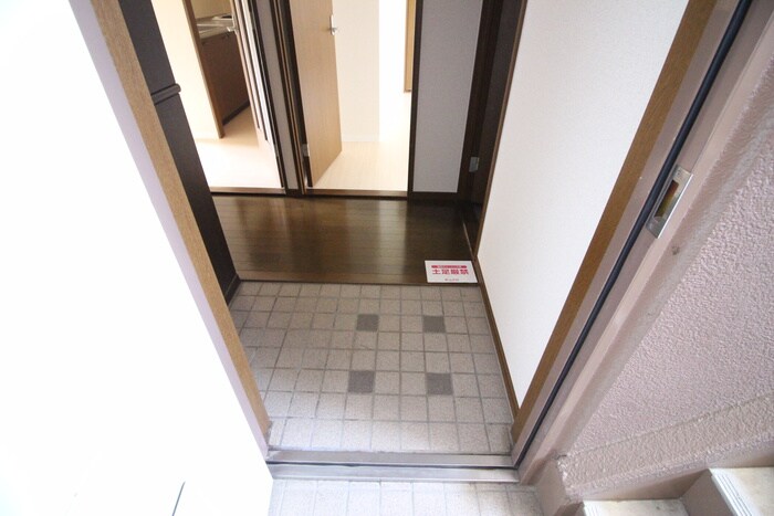 物件内観写真5　(玄関)