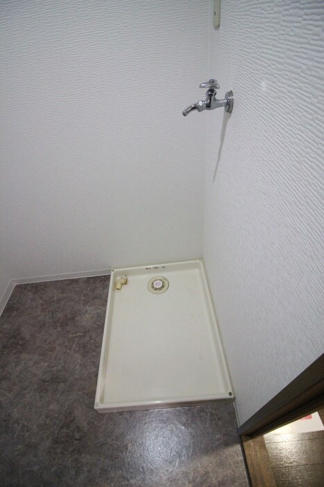 物件内観写真7　(洗濯機置場)