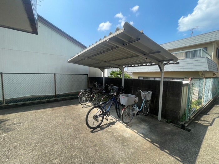 物件外観写真5　(駐輪場)