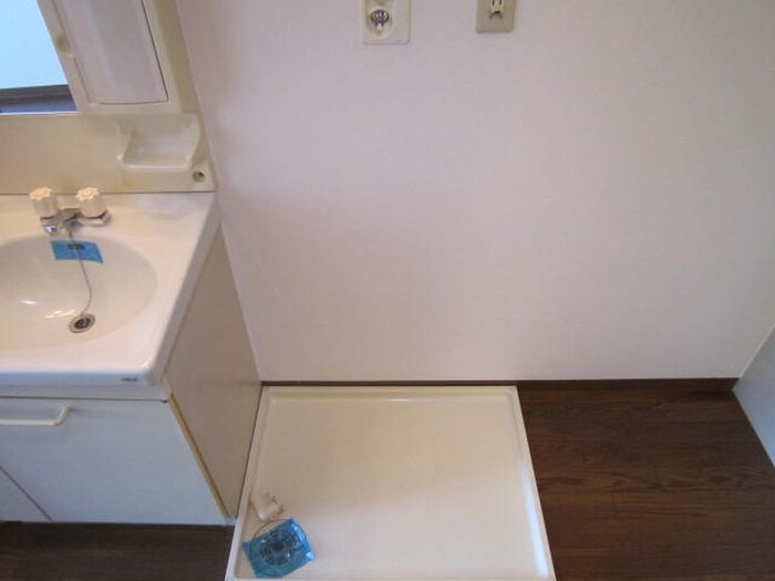 物件内観写真11　(洗濯機置場)