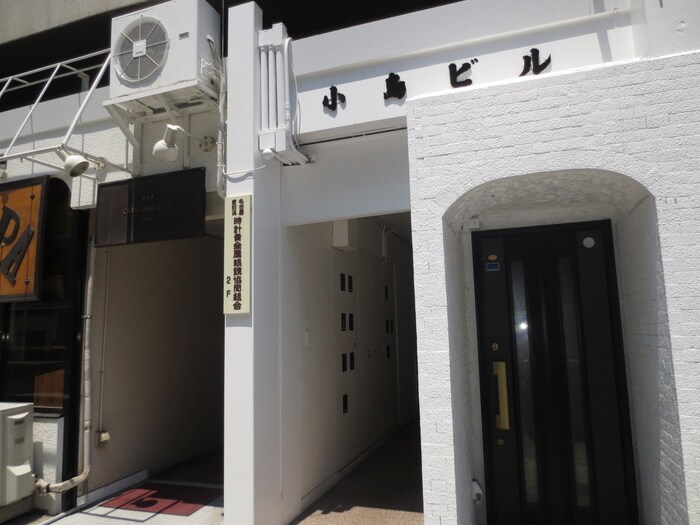 物件外観写真2　(エントランス部分)