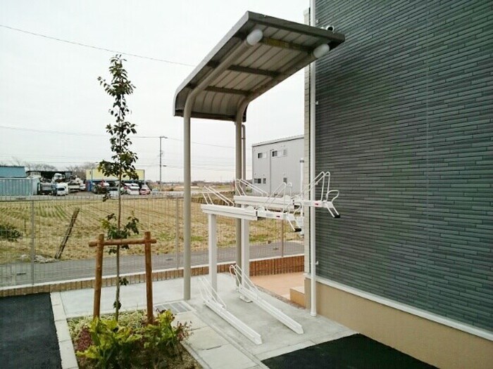 物件外観写真2　(駐輪場)