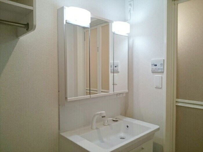 物件内観写真7　(洗面)