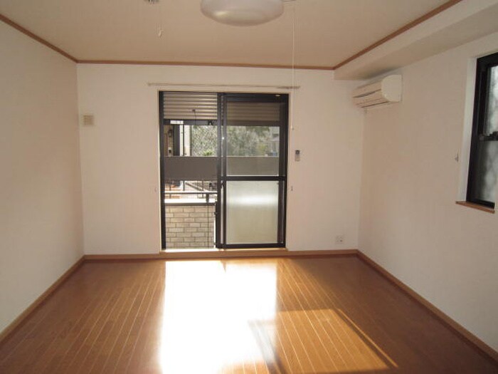 物件内観写真4　(居室)