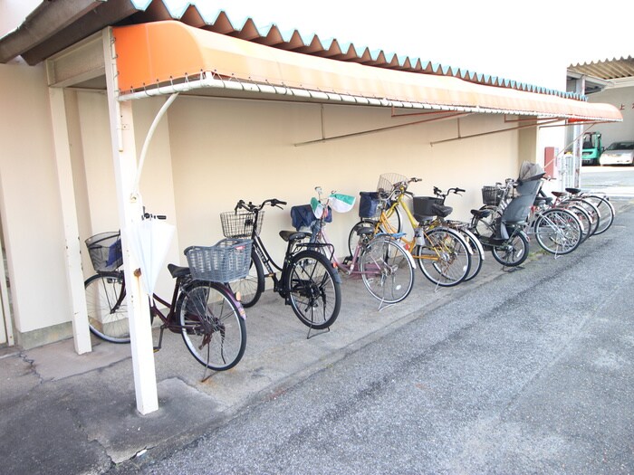 物件外観写真3　(駐輪場)