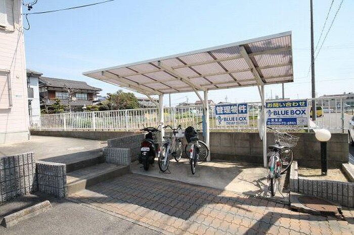 物件外観写真2　(駐輪場)