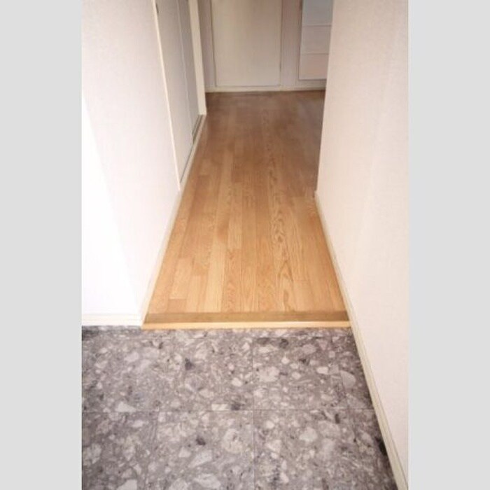 物件内観写真12　(玄関)