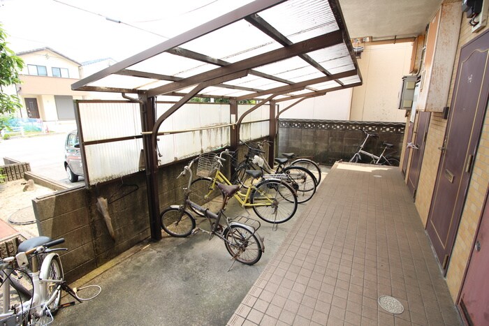 物件外観写真5　(駐輪場)