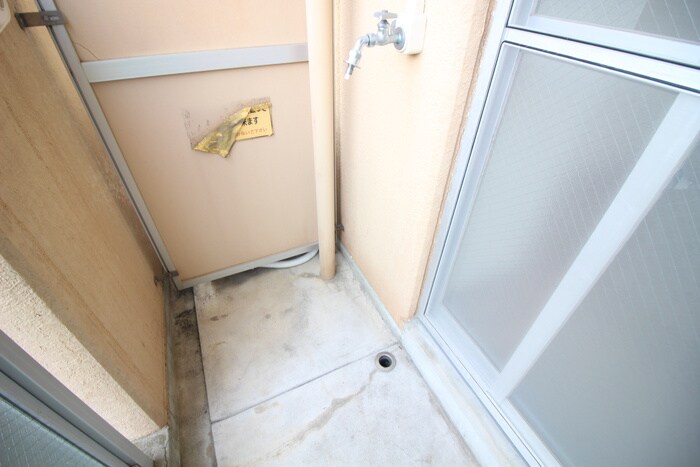 物件内観写真18　(洗濯機置場)