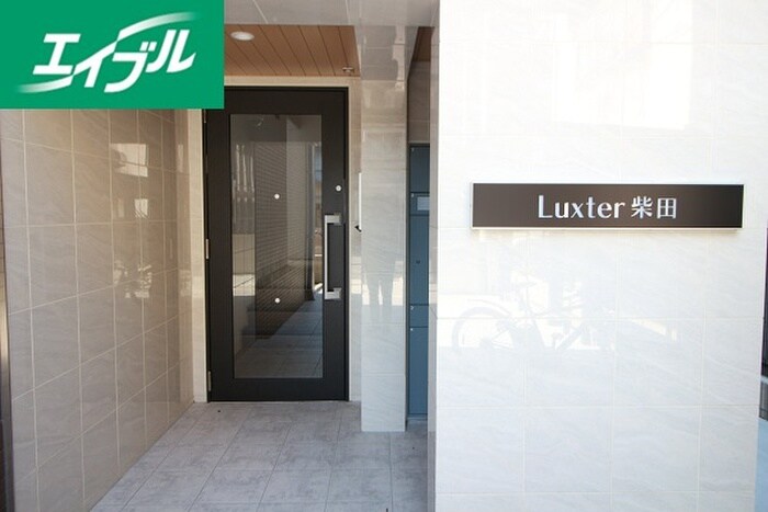 物件外観写真6　(エントランス部分)