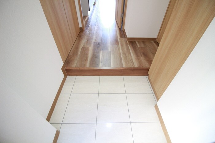 物件内観写真16　(玄関)