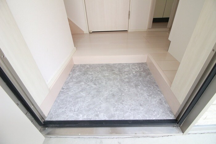 物件内観写真17　(玄関)