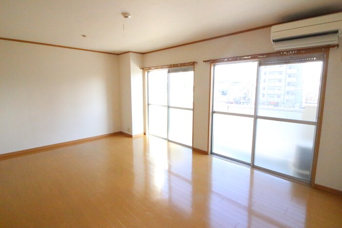 物件内観写真4　(居室)