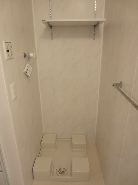 物件内観写真9　(洗濯機置場)