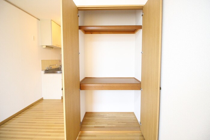 物件内観写真10　(収納)