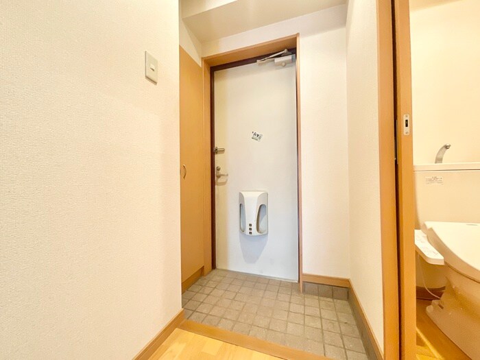 物件内観写真17　(玄関)