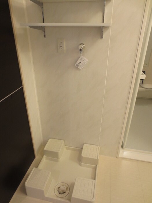 物件内観写真10　(洗濯機置場)