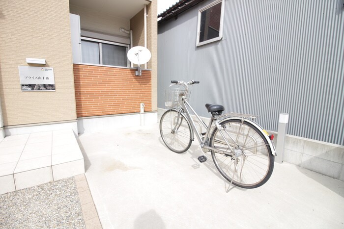物件外観写真6　(駐輪場)