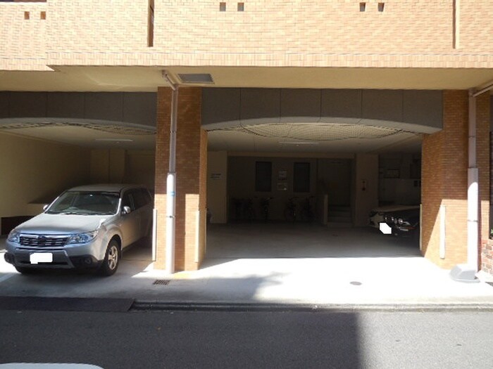 物件外観写真4　(駐車場)