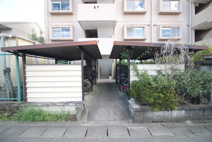 物件外観写真4　(駐輪場)