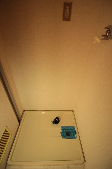 物件内観写真14　(洗濯機置場)