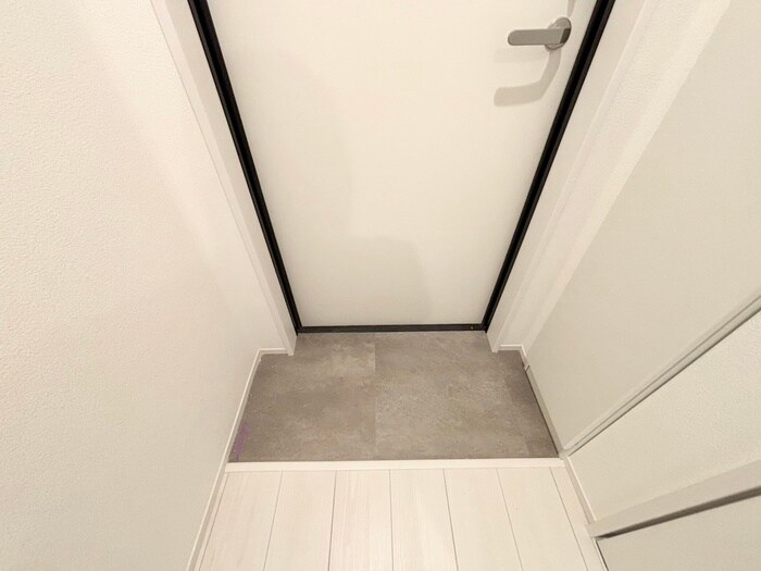 物件内観写真9　(玄関)