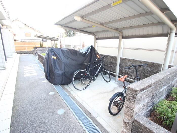 物件外観写真4　(駐輪場)