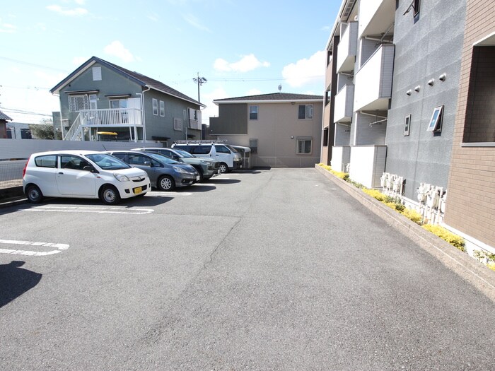 物件外観写真5　(駐車場)