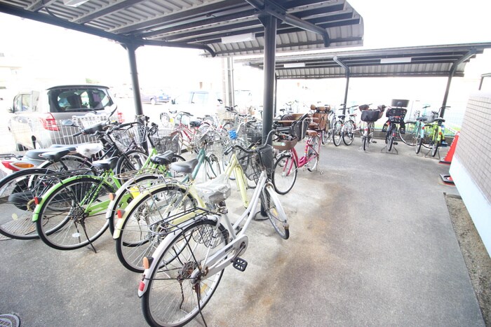 物件外観写真2　(駐輪場)