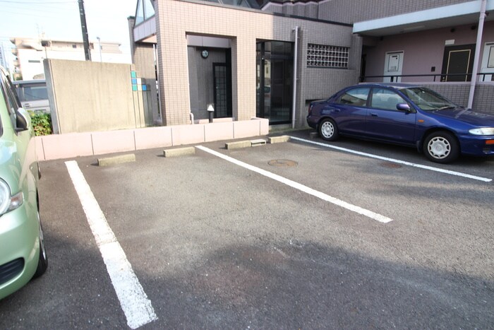物件外観写真3　(駐車場)