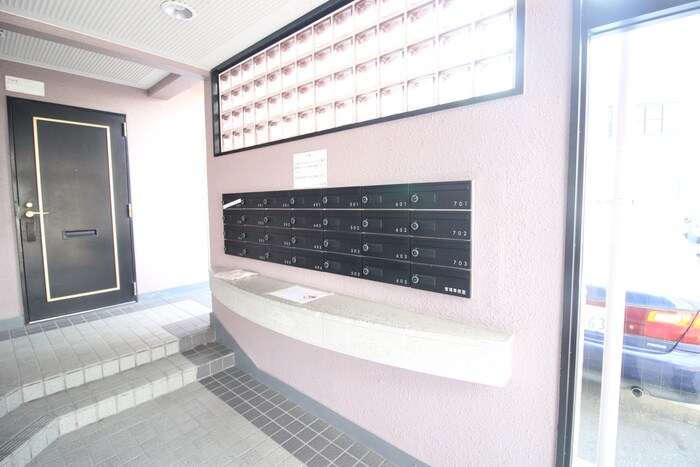 物件外観写真5　(エントランス部分)