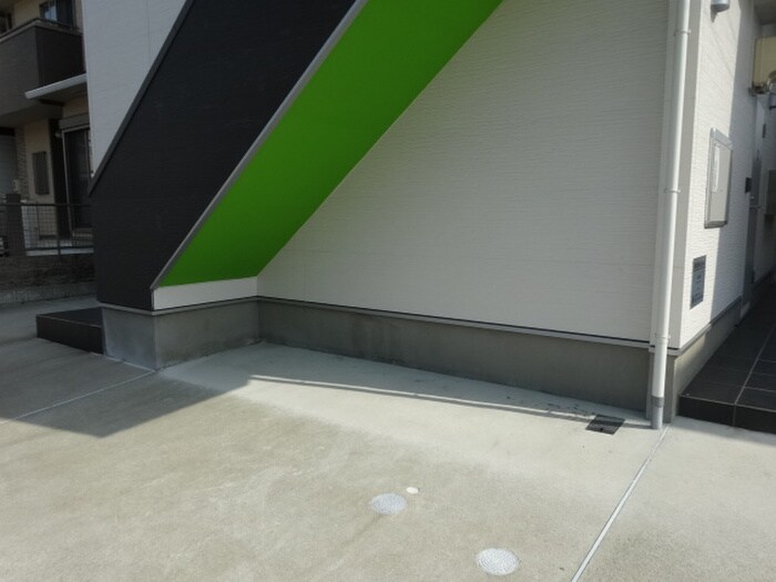 物件外観写真2　(駐輪場)