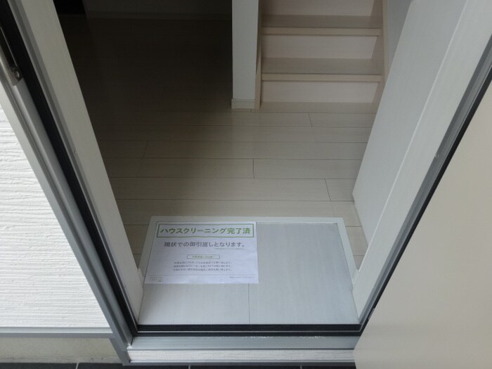 物件内観写真18　(玄関)