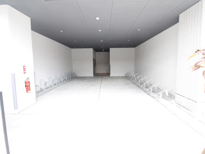 物件外観写真5　(駐輪場)