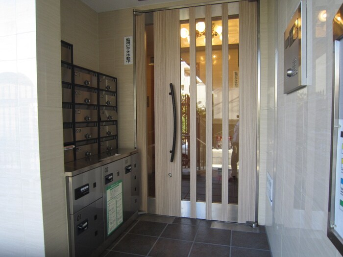 物件外観写真4　(エントランス部分)